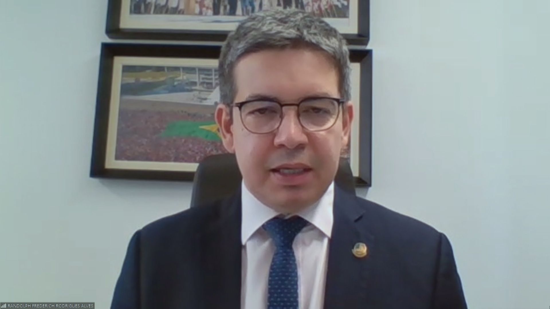 Randolfe Rodrigues em entrevista à CNN