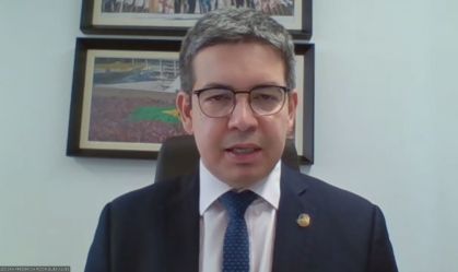 Governo quer esclarecer processo golpista com CPMI do 8 de janeiro, diz Randolfe à CNN