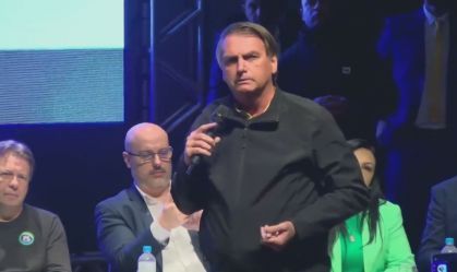 Bolsonaro diz que cogita disputar Presidência em 2026 se estiver elegível