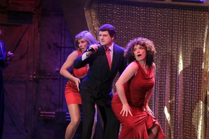 Artistas alemães fizeram sátira de Silvio Berlusconi e seus "bunga-bunga" / Brill/ullstein bild via Getty Images