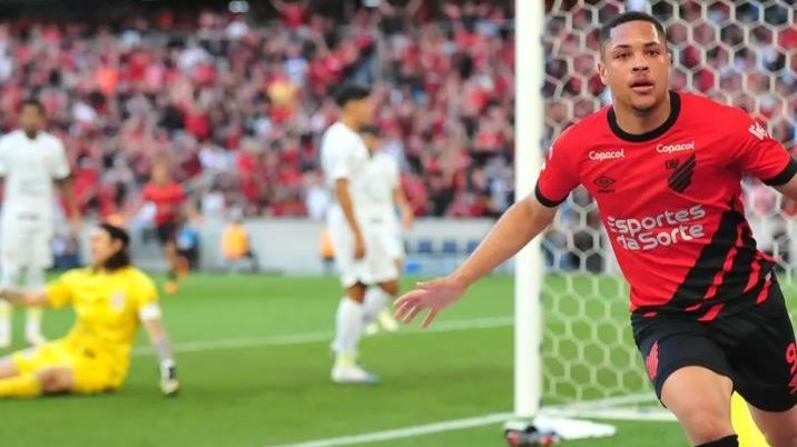 Vitor Roque marcou o gol da vitória do Athletico na Arena da Baixada