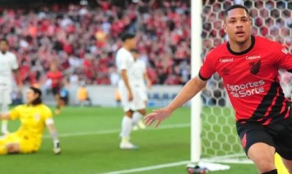 Vitor Roque marcou o gol da vitória do Athletico na Arena da Baixada