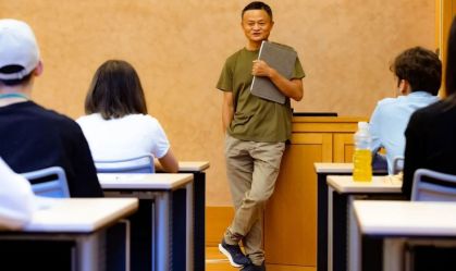 Fundador do Alibaba, Jack Ma, dá primeira aula como professor na Universidade de Tóquio