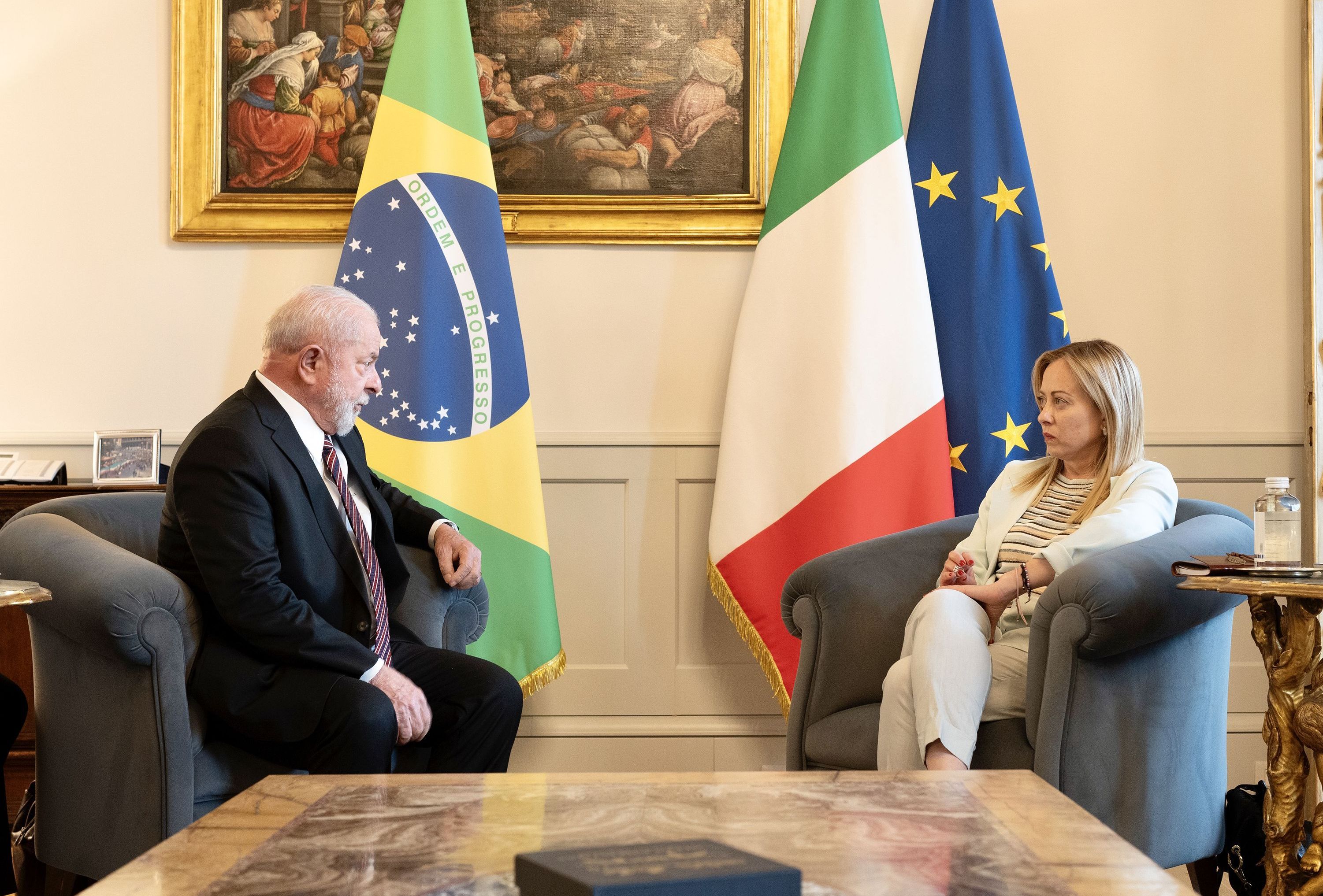 Presidente Luiz Inácio Lula da Silva (PT) em encontro com a primeira-ministra da Itália, Giorgia Meloni.