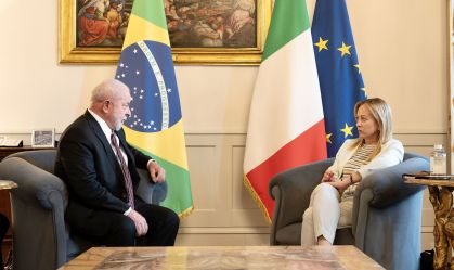 Presidente Luiz Inácio Lula da Silva (PT) em encontro com a primeira-ministra da Itália, Giorgia Meloni.