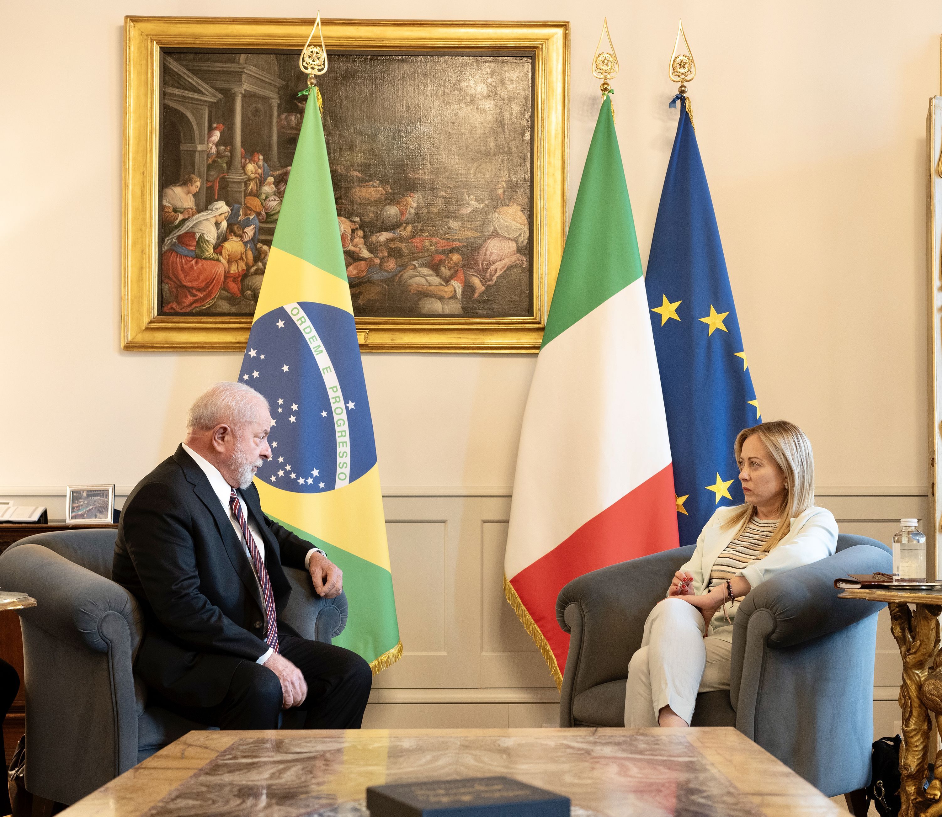 Presidente Luiz Inácio Lula da Silva (PT) em encontro com a primeira-ministra da Itália, Giorgia Meloni. / Governo Itália