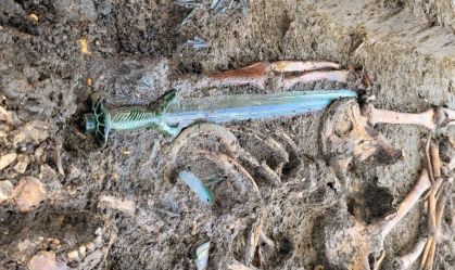 Arqueólogos encontram espada de 3 mil anos na Alemanha