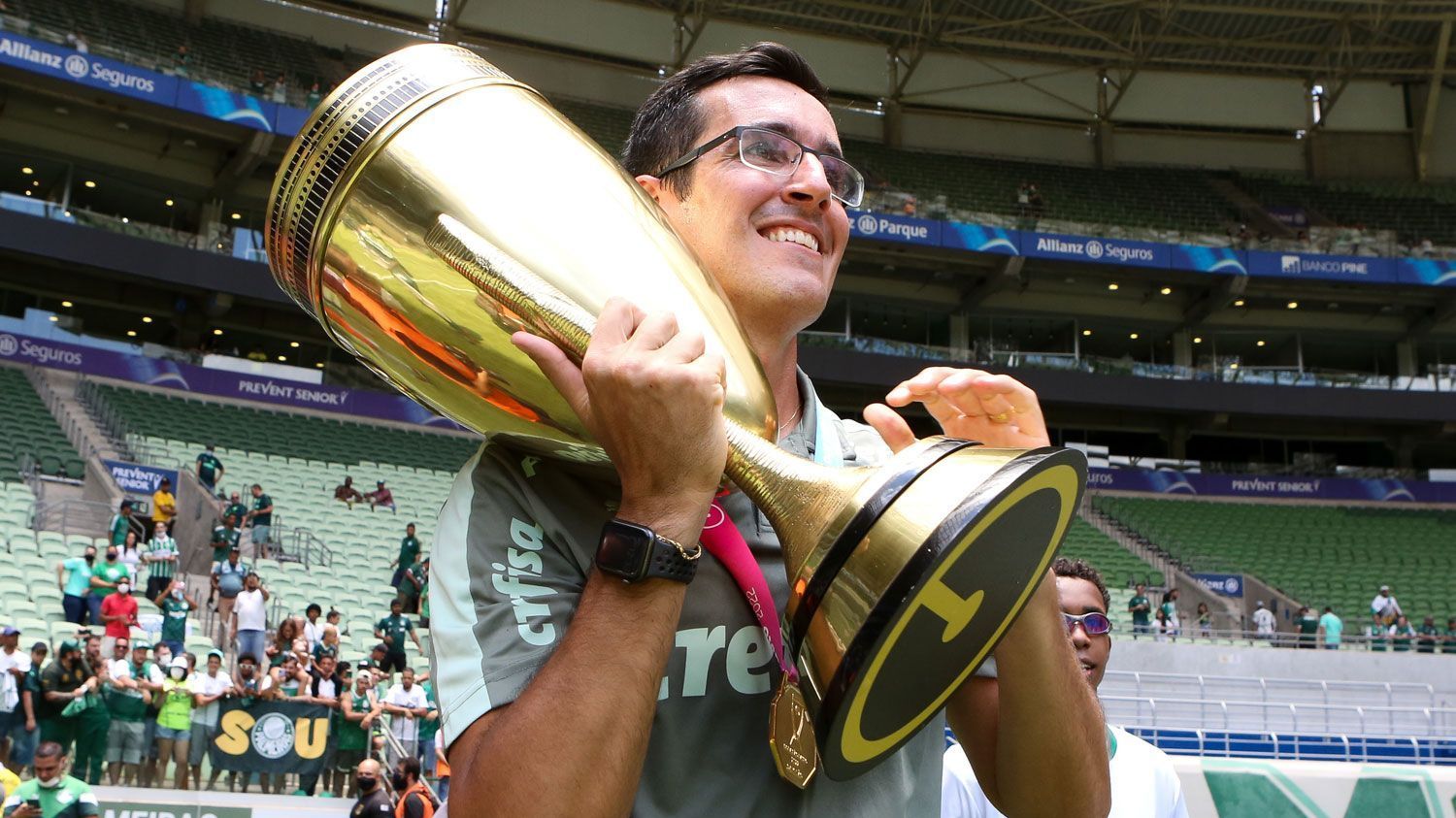 Paulo Victor Gomes foi bicampeão da Copinha com o Palmeiras