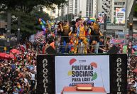 Parada LGBT+: “Nunes tem dificuldade com essa sopa de letrinhas”, diz Leo Áquilla, coordenadora da prefeitura