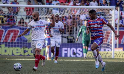 Fortaleza e Bahia em partida pelo Brasileirão