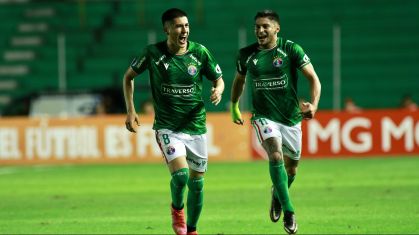 Matías Sepulveda comemora o golaço pela Sul-Americana