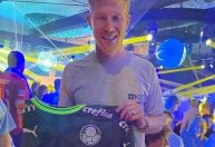 De Bruyne no Palmeiras? Craque belga viraliza com camisa do time paulista