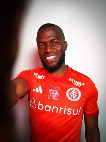 Enner Valencia com a camisa do Internacional / Reprodução/Twitter Internacional