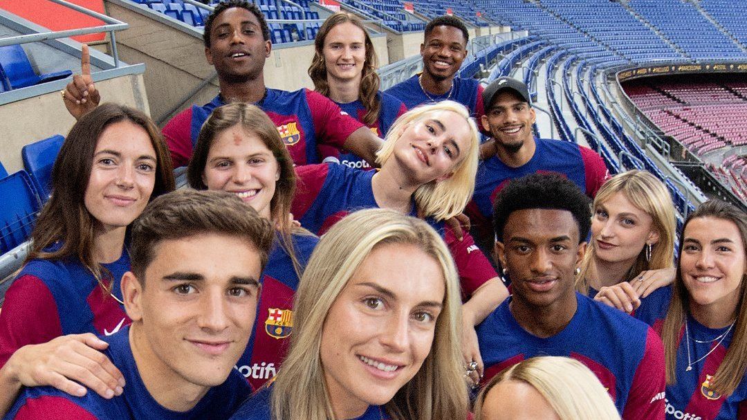 Time feminino teve destaque no lançamento da nova camisa do Barça