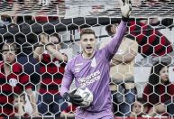 Bento, goleiro do Athletico-PR, faz reclamação inusitada nas redes sociais; veja