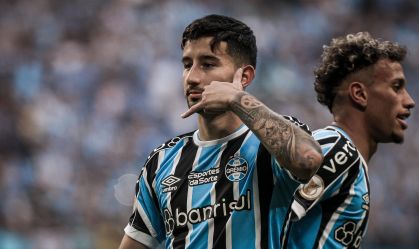 Villasanti comemora o seu gol na vitória contra o Coritiba