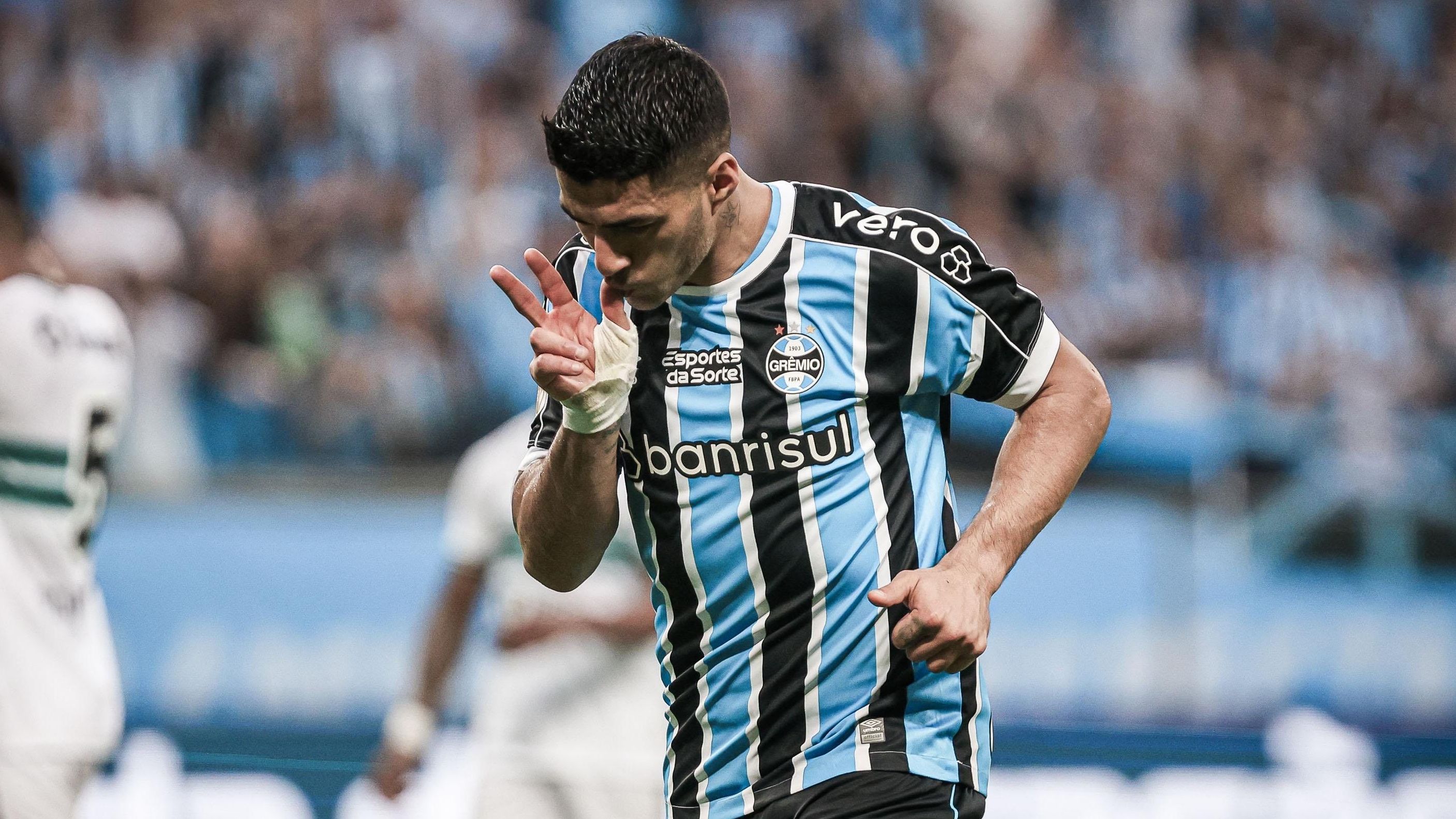 Suárez comemora gol marcado contra o Coritiba
