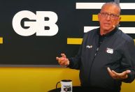 Galvão Bueno detona espera da CBF por Ancelotti: “Humilhante”