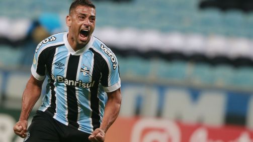 Diego Souza comemora gol pelo Grêmio