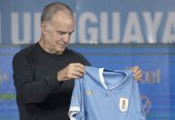Uruguai de Marcelo Bielsa quebra tabus históricos em bom início nas Eliminatórias