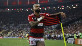 Gabigol comemora o segundo gol do Flamengo sobre o Fluminense