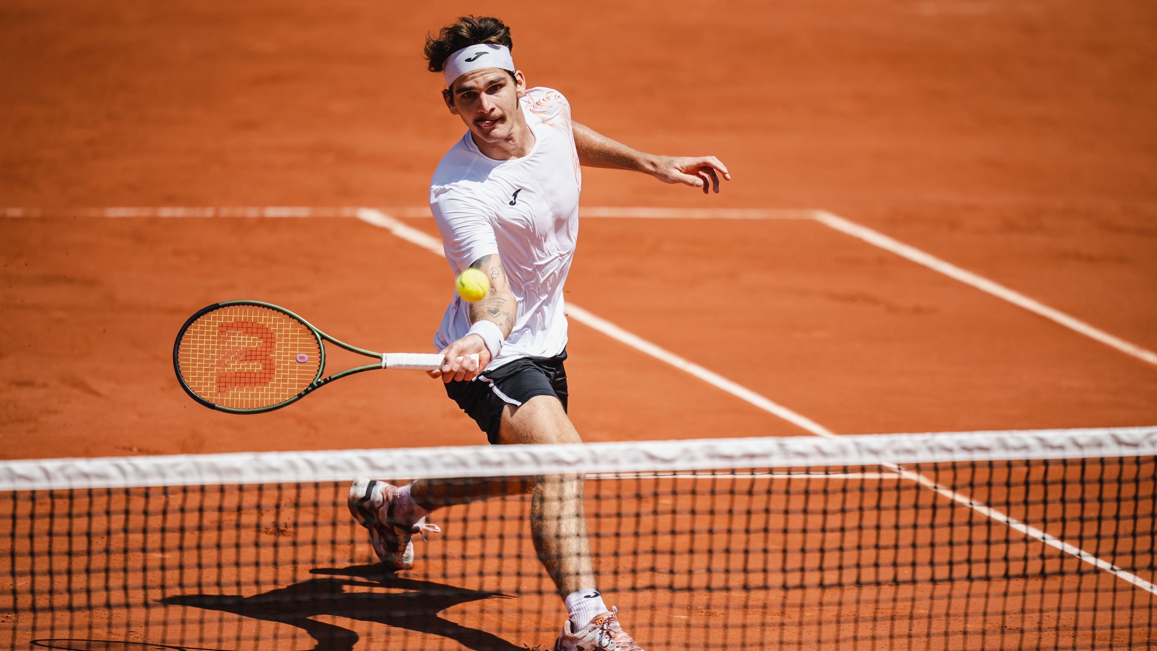 Thiago Wild na derrota para o japonês Yoshihito Nishioka em Roland Garros