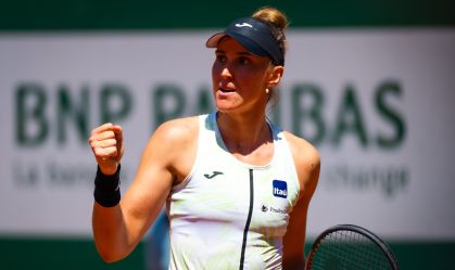 Bia Haddad comemora vitória em Roland Garros
