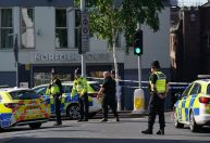 Três pessoas são encontradas mortas nas ruas de Nottingham, na Inglaterra; polícia prende suspeito