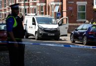 Três pessoas são encontradas mortas nas ruas de Nottingham, na Inglaterra; polícia prende suspeito