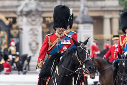 Rei Charles III no primeiro desfile do Trooping the Colour de seu reinado