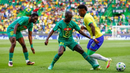 Vini Jr. tenta passar pela defesa de Senegal