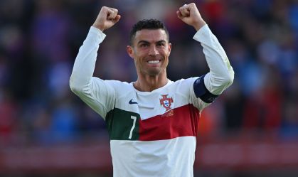 Cristiano Ronaldo comemora o gol marcado em sua 200ª partida por Portugal
