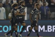 Corinthians vence Santos em clássico interrompido por falta de segurança na Vila Belmiro