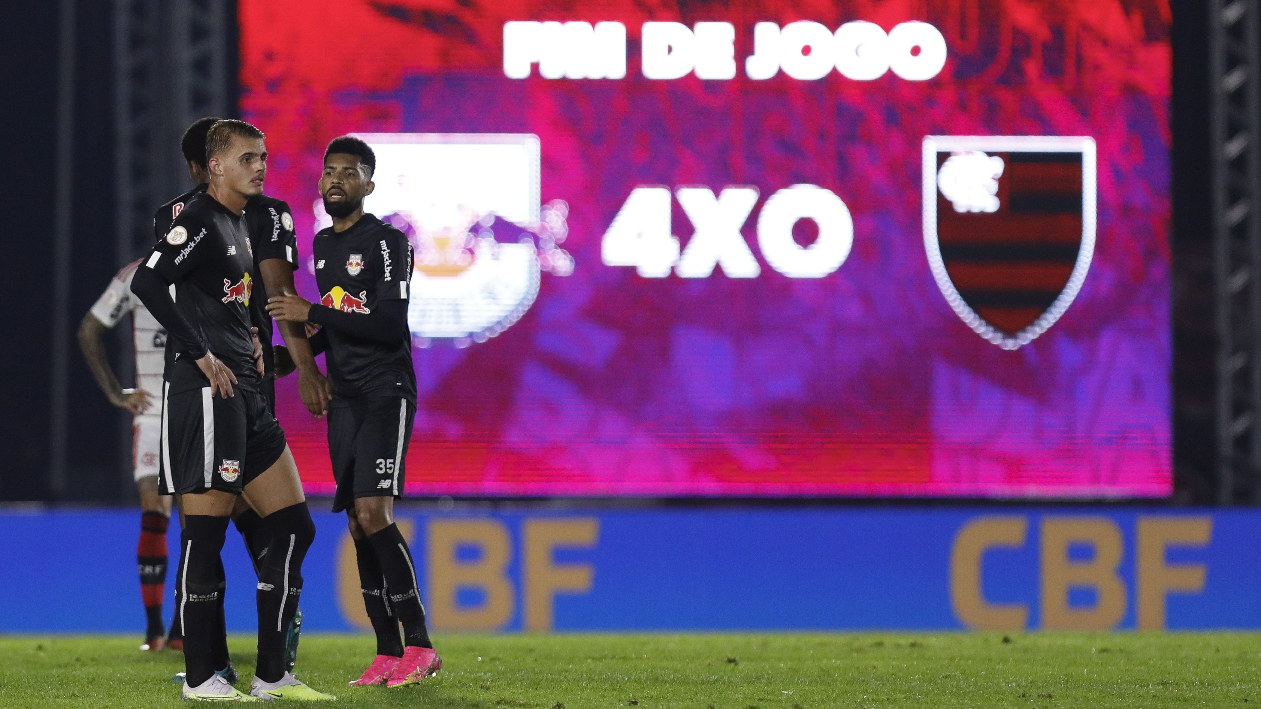 Red Bull Bragantino goleou o Flamengo em casa: 4 a 0