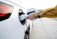 Governo vai derrubar isenção para importação de carros elétricos, diz secretário do MDIC