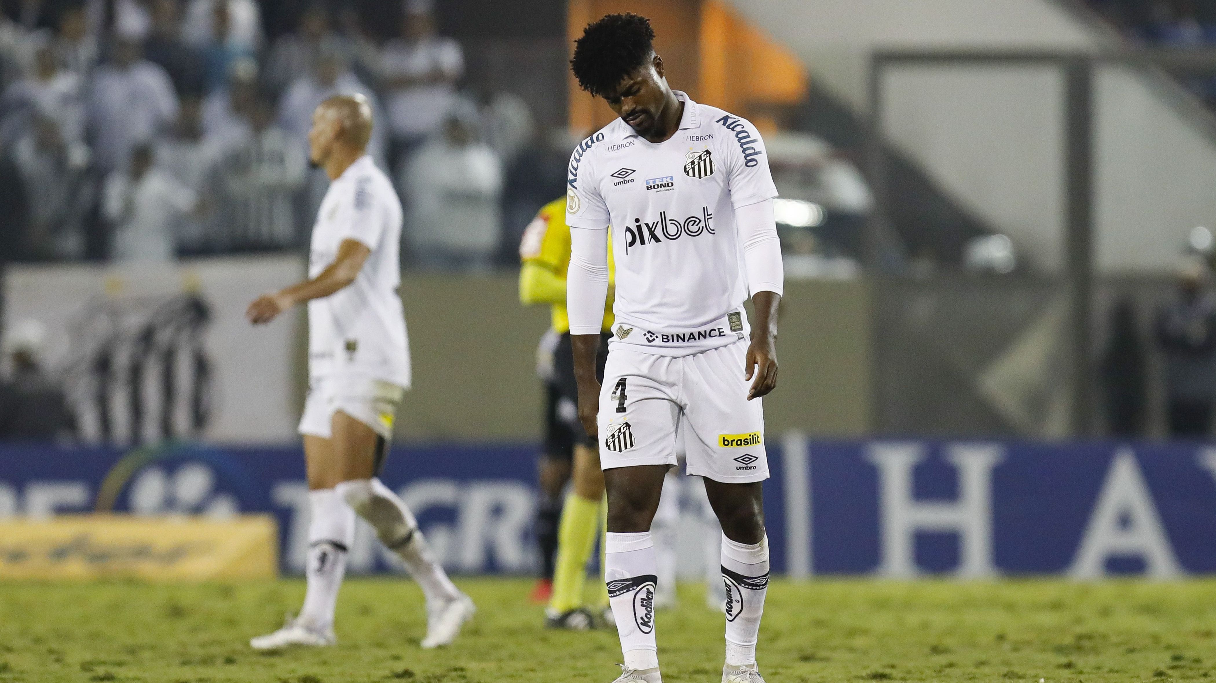 Bauermann em ação pelo Santos