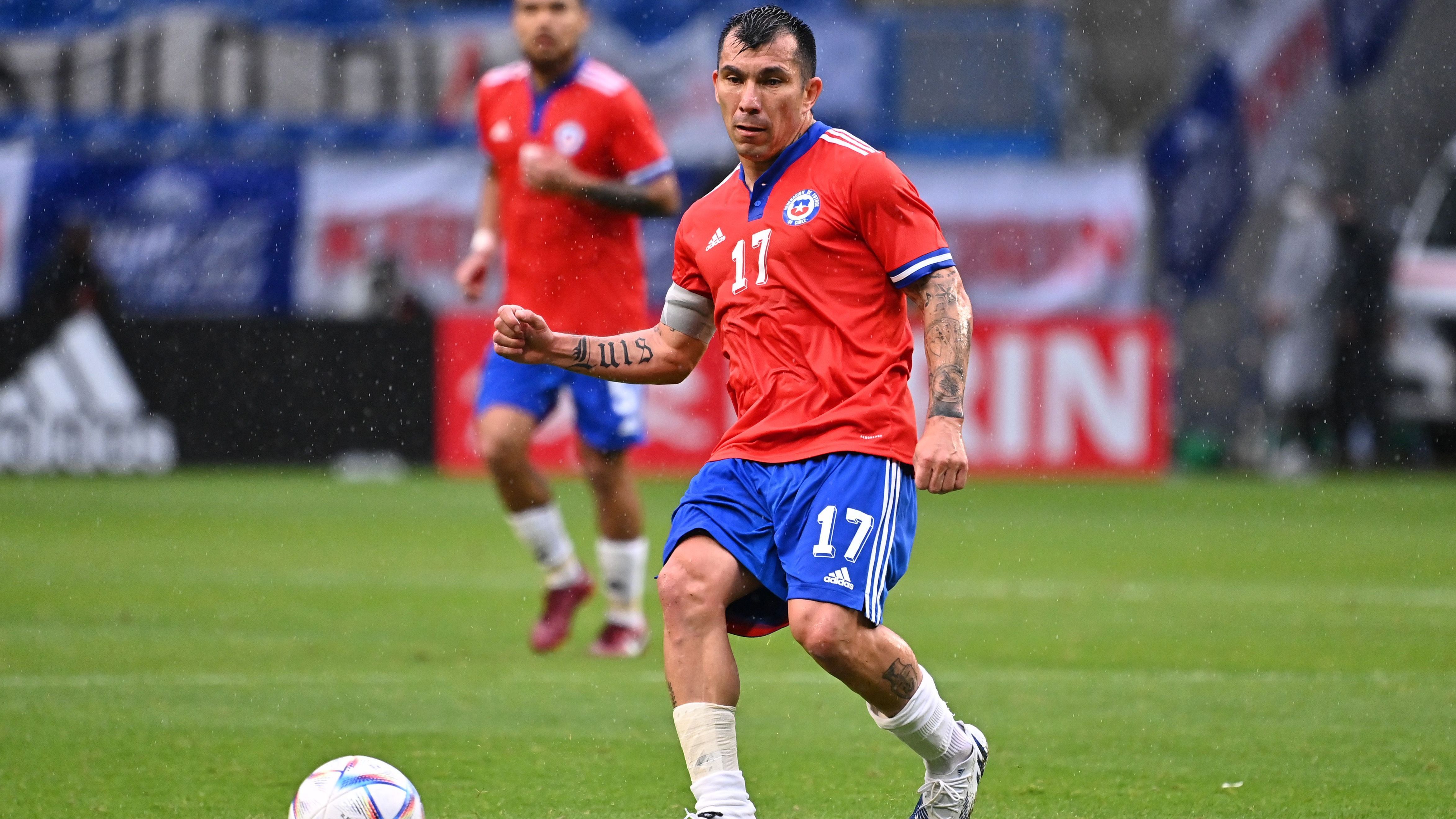 Gary Medel em amistoso do Chile contra Gana