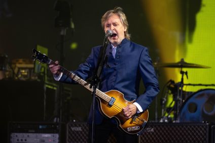 Paul McCarney se apresenta no palco principal do festival Glastonbury, em junho de 2022.