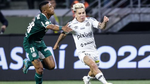Soteldo em ação pelo Santos contra o Palmeiras, em 2022