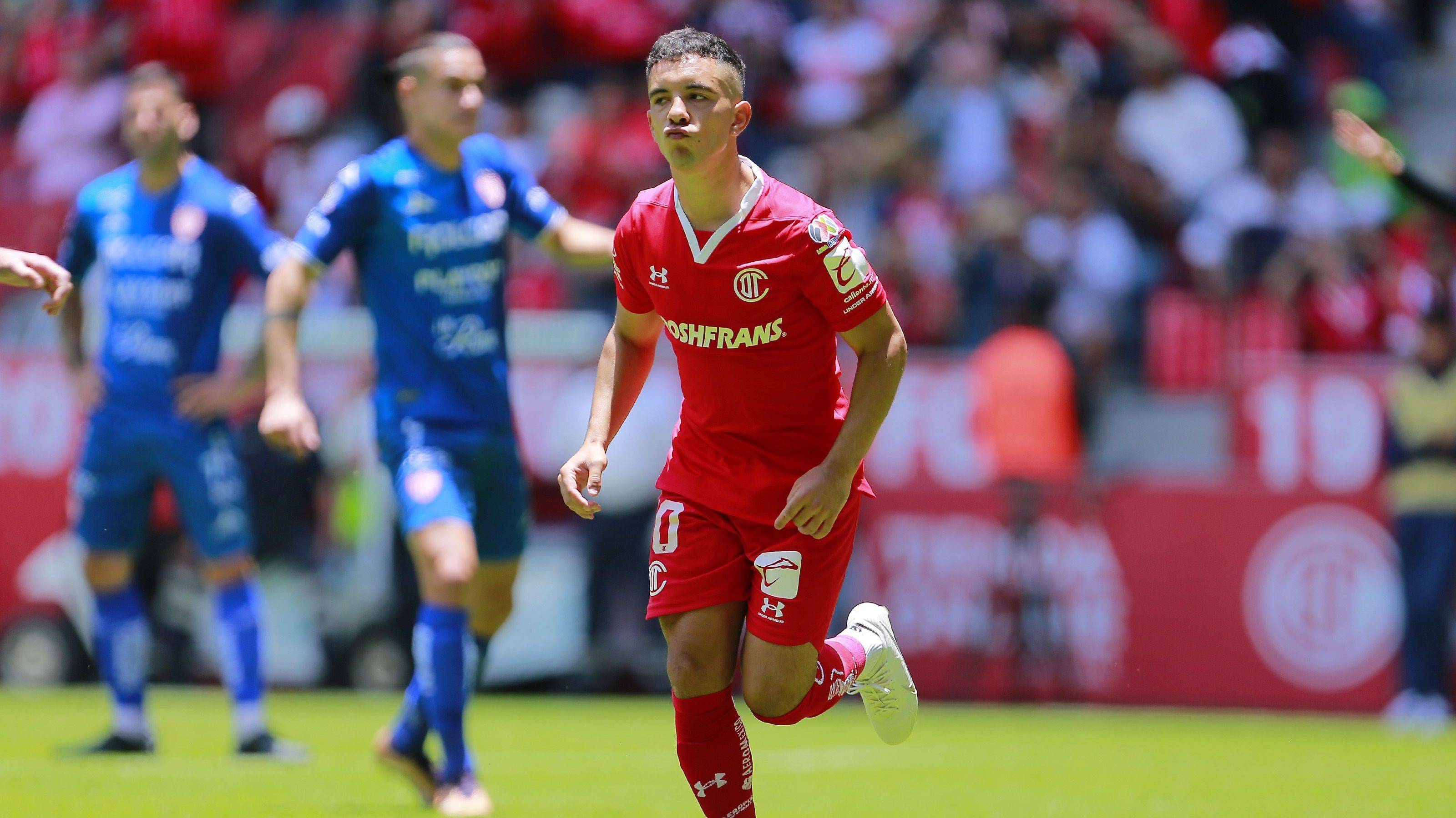 O uruguaio Leo Fernández em ação pelo Toluca-MEX