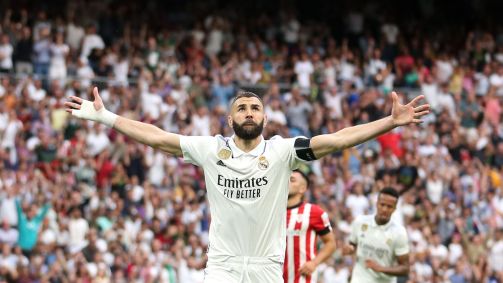 Benzema comemora seu último gol pelo Real Madrid, neste domingo
