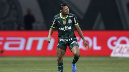 Rony marcou dois gols contra o Coritiba