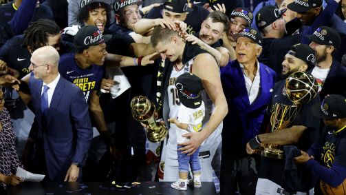 Nikola Jokic comandou Denver Nuggets em temporada de título inédito