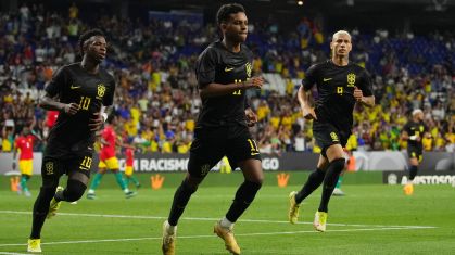 Rodrygo comemora o segundo gol do Brasil no amistoso contra Guiné