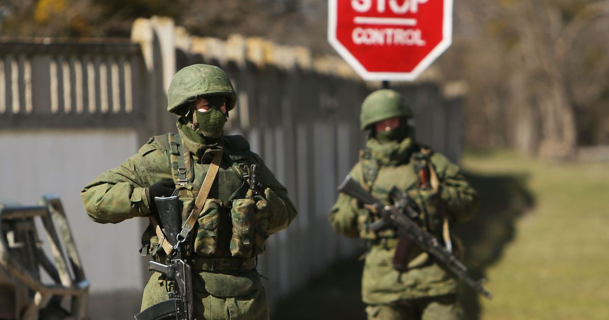 Russos buscam refúgio no turismo, mas não conseguem escapar da guerra