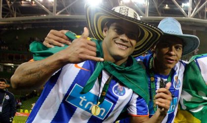Hulk, e Walter quando foram campeões da Liga Europa pelo Porto