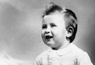 Desenhos feitos pelo rei Charles quando criança vão a leilão por até US$ 12 mil; veja imagens