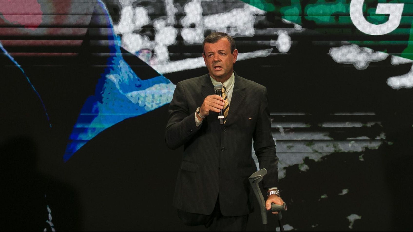 O medalhista olímpico na Vela Lars Grael