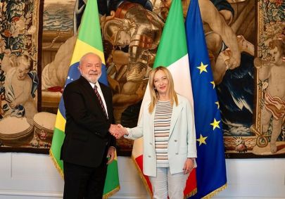 Presidente Luiz Inácio Lula da Silva (PT) em encontro com a primeira-ministra da Itália, Giorgia Meloni.