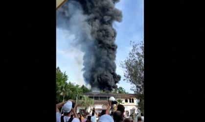 Vídeo mostra fumaça de incêndio em parque de diversões na Alemanha 